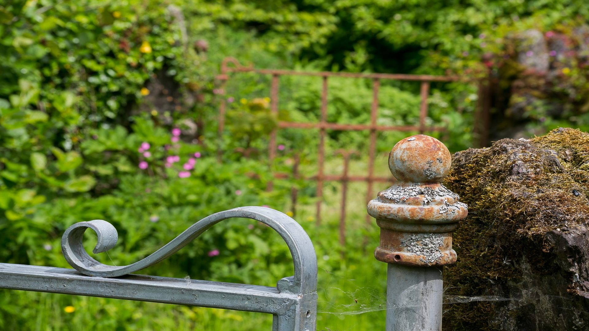 Ty Fry Manor rhoscefnhir Pentraeth Anglesey LL75 8 YT gatepost 1920x1080