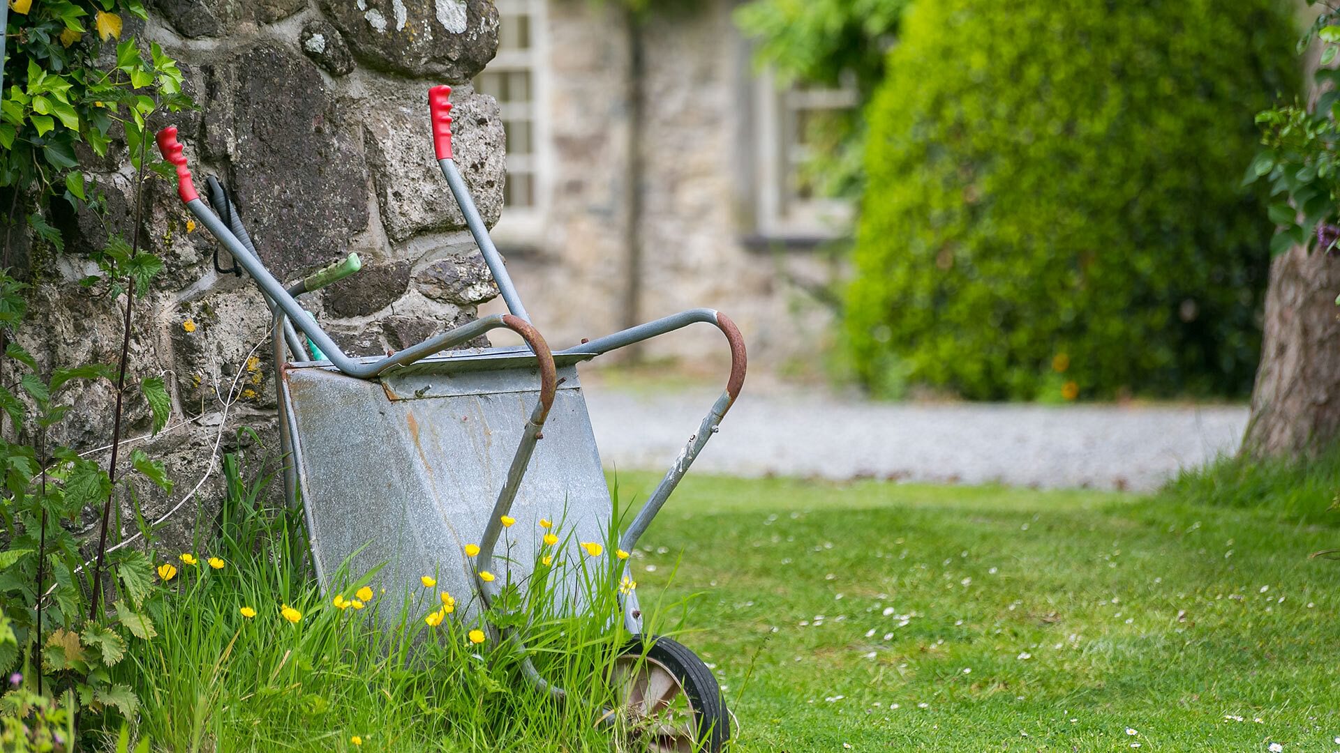 Ty Fry Pentraeth Anglesey wheelbarrow 1920x1080