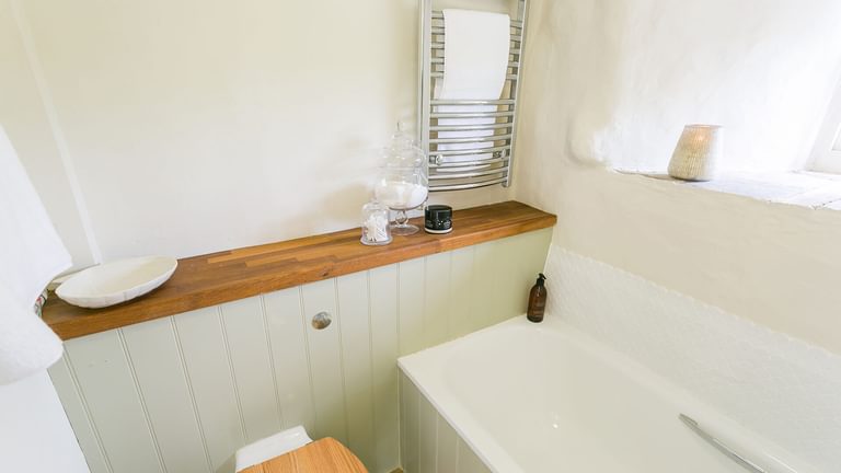 Ty Fry Pentraeth Anglesey bathroom 2 1920x1080