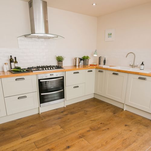 Ty Medi Beaumaris Anglesey kitchen 3 1920x1080