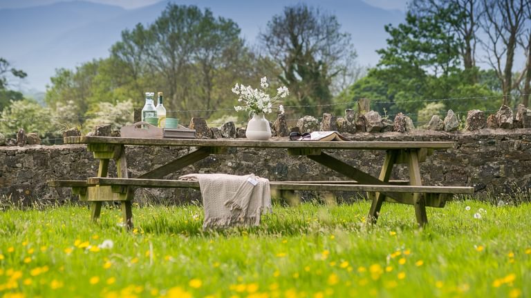 Ty Poeth Llanedwen Brynsciencyn Anglesey LL616 TT garden bench 1920x1080