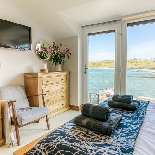 Ty lawr 21 Beach Road Cemaes Bay LL670 ES main bed view 1920x1080