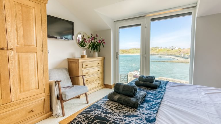 Ty lawr 21 Beach Road Cemaes Bay LL670 ES main bed view 1920x1080