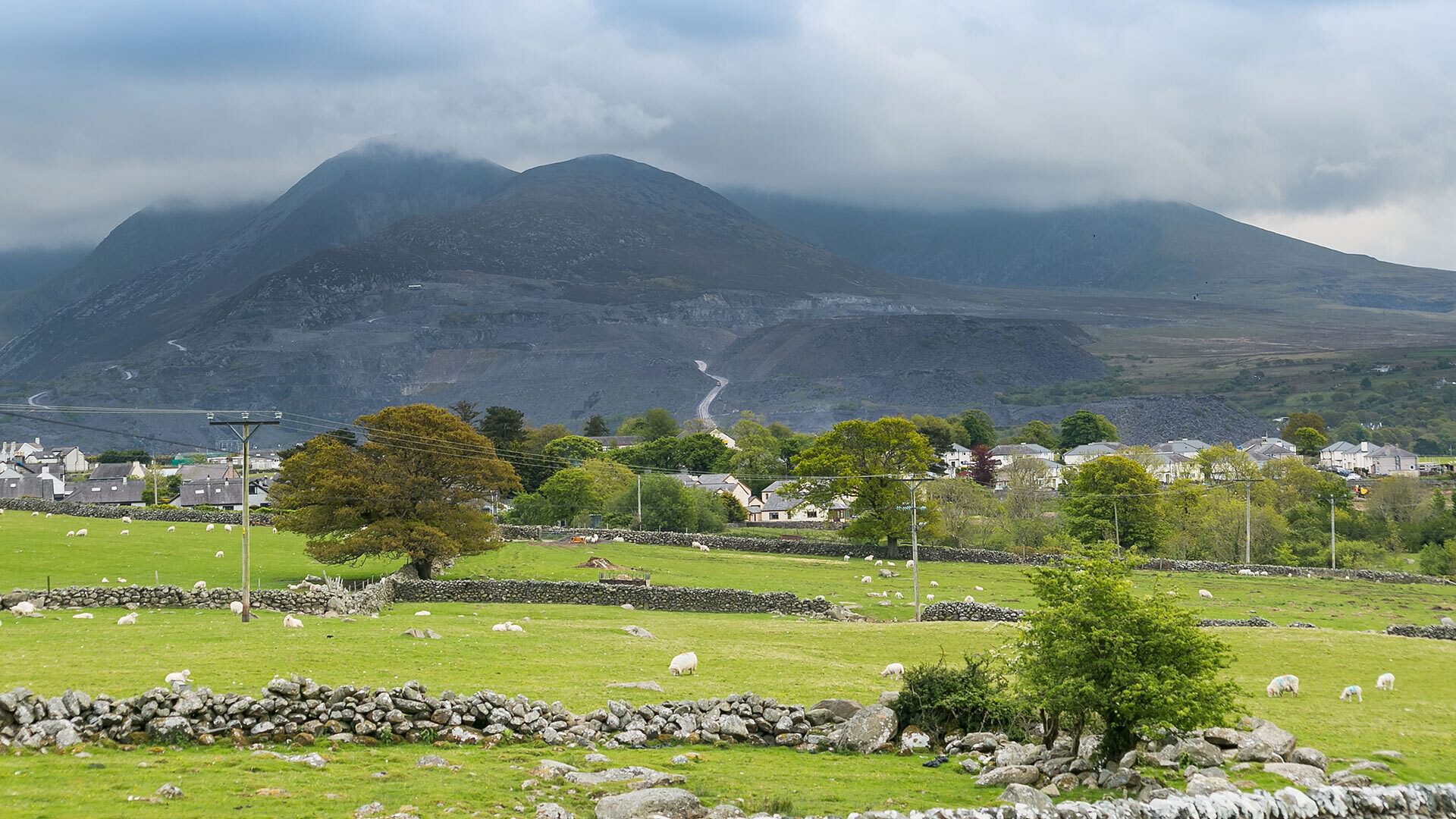 Tyan Y Bryn Bach Llanllechid Snowdonia mountain view 4 1920x1080