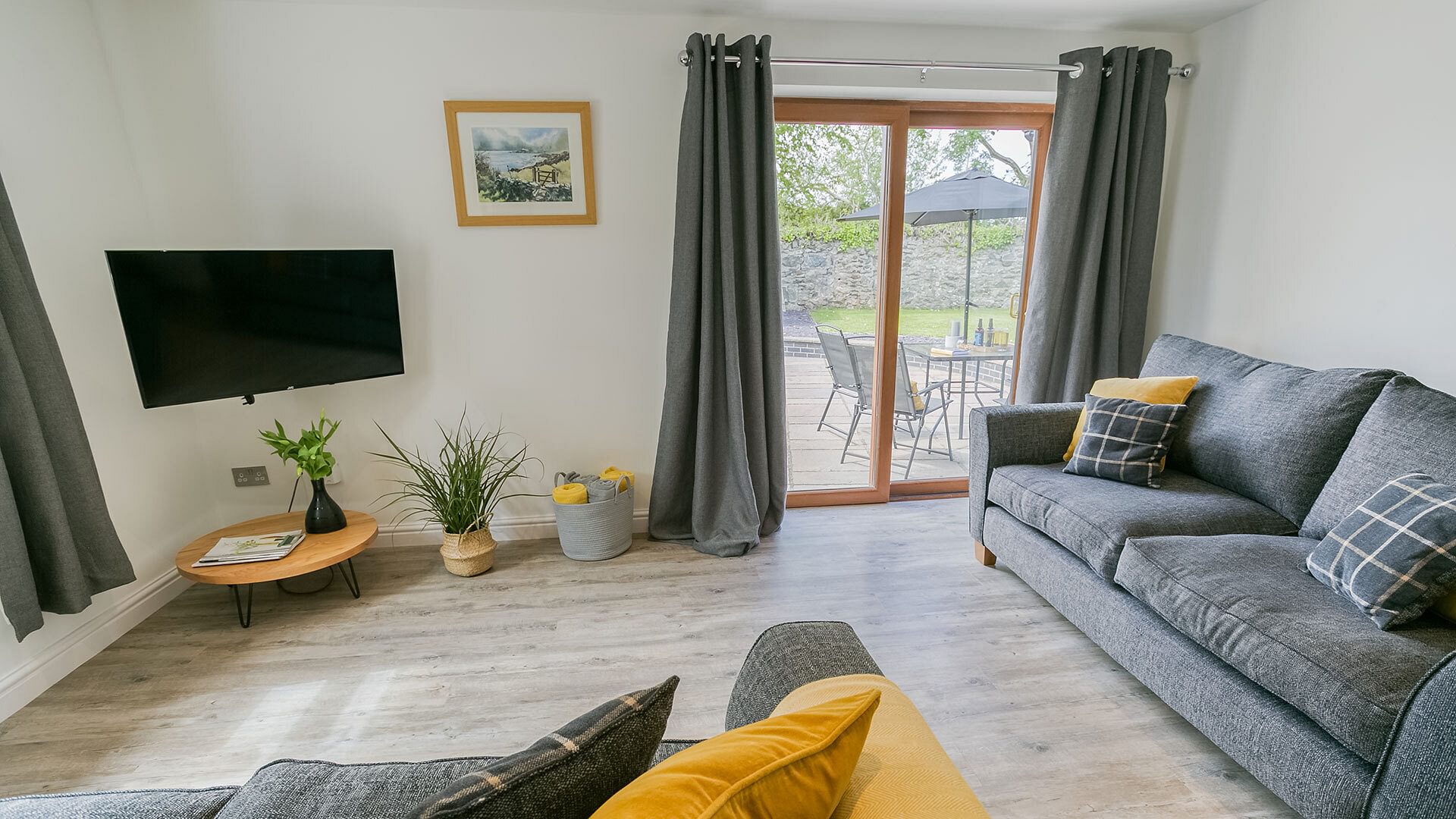 Tyan Y Bryn Bach Llanllechid Snowdonia sitting room 7 1920x1080