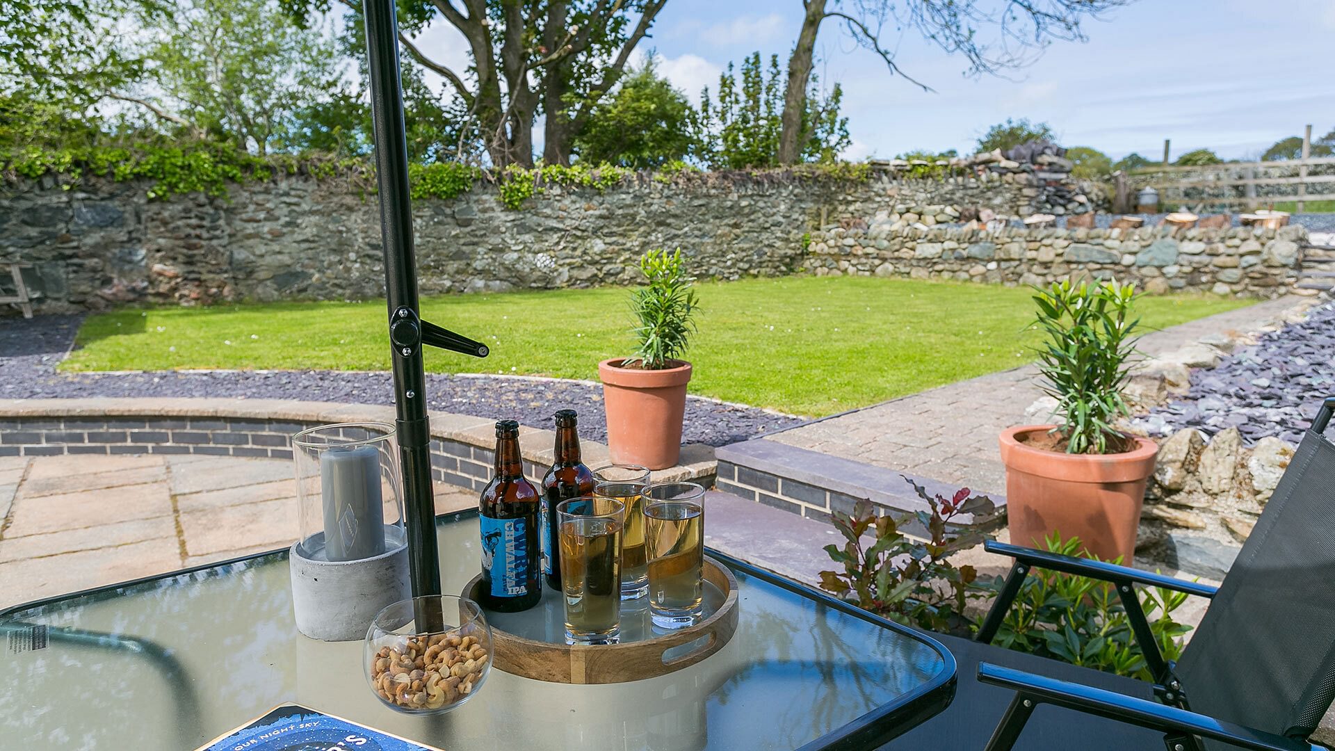 Tyan Y Bryn Bach Llanllechid Snowdonia patio 1920x1080