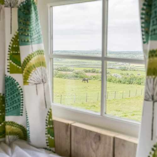 Ynys Hideout Lligwy Anglesey window view 1920x1080