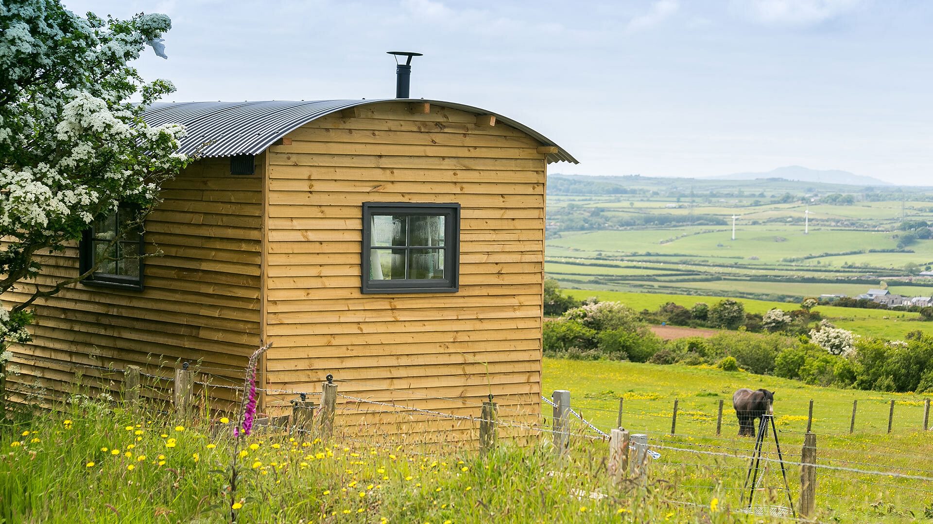 Ynys Hideout Lligwy Anglesey shepherds hut rural views 1920x1080