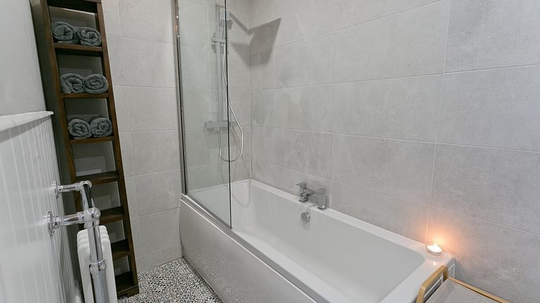Boltholes and hideaways Beau Townhouse twin bathroom